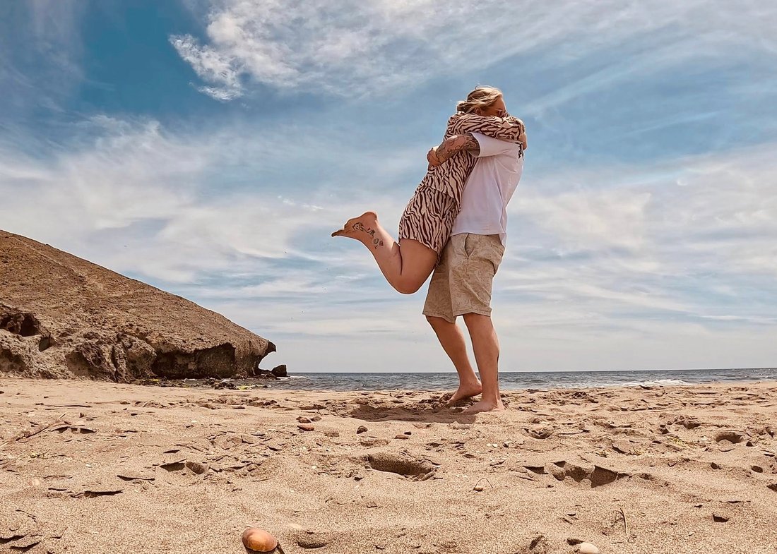 Amy and Shane together in an engagement photo.